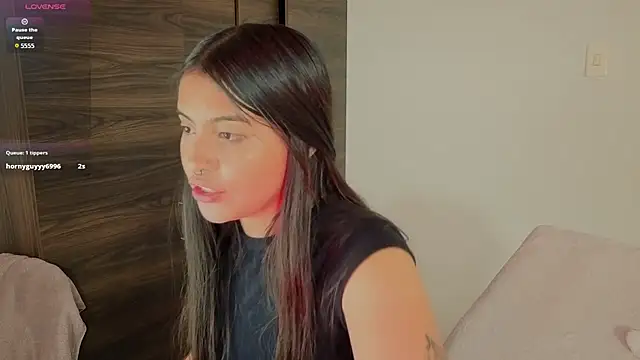 Онлайн чат XXX elenna_salvatoree