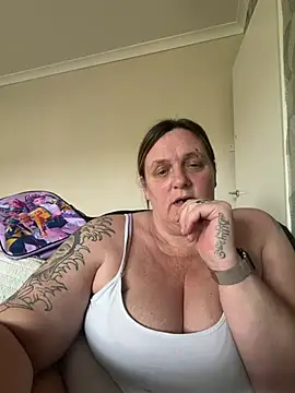 Chat XXX Live Busty-GilfQuinn