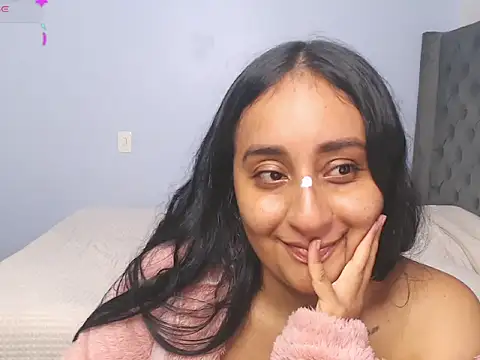 Lunha88 Adlı Modelin Canlı XXX Sohbeti