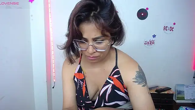 pinky_violeta's Live XXX Chat