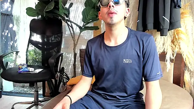 AxelStong – Naživo XXX chat