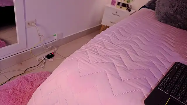 Chat +18 de saralynnnX ao vivo