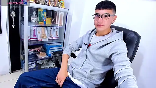 Chat XXX en directo de Alexx_bigcockk