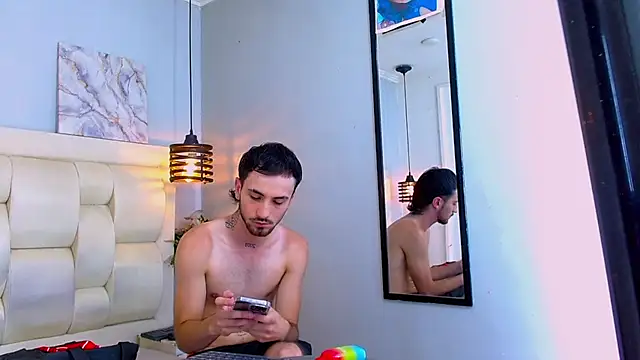 Lucas_Knight Show Webcam