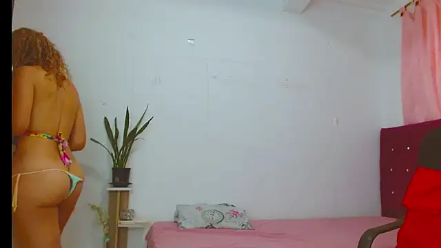 chantalsemenova1's Live XXX Chat