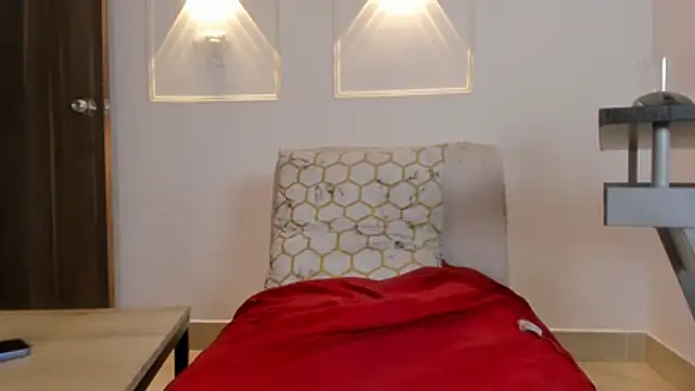 Hanna_Risso Chat XXX in diretta