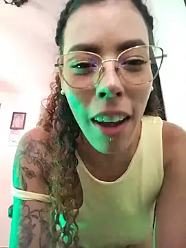 Pamelamiler__ élő XXX-chatje