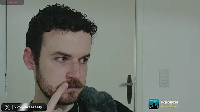 Chat +18 de Breezee_ ao vivo