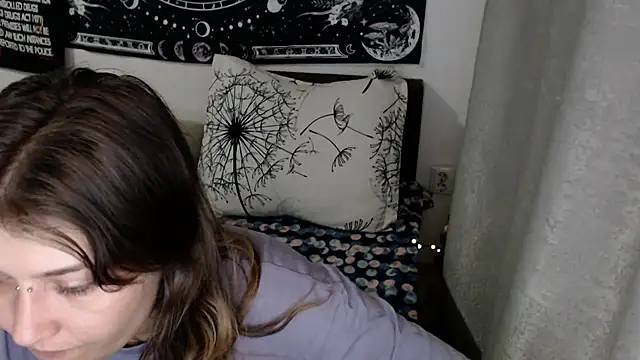 AlienforTwenty's Live XXX Chat