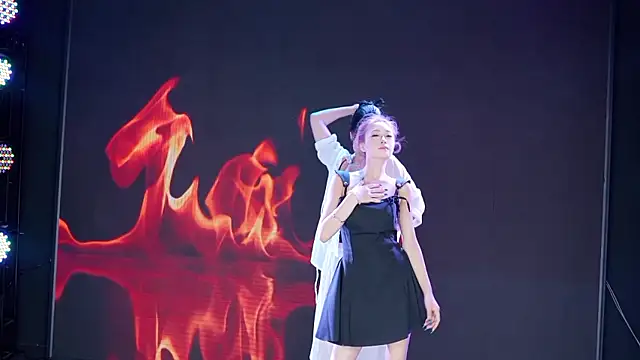 Red-666 Adlı Modelin Canlı XXX Sohbeti