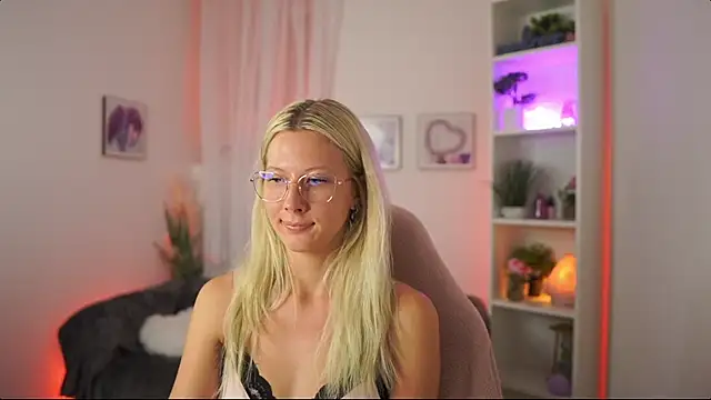 EmilySwann_ XXX чат на живо