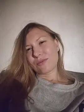 August_Shine's Live XXX Chat