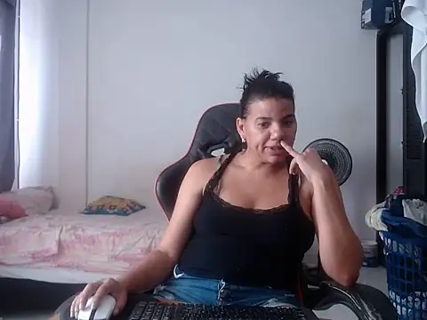 Chatroom XXX en direct de Adriana_0312