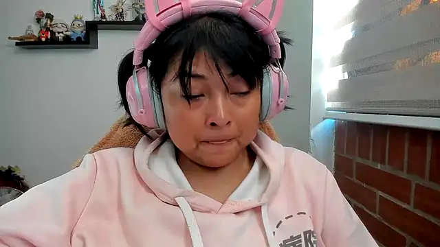 Chat XXX en directo de Shaddycute_