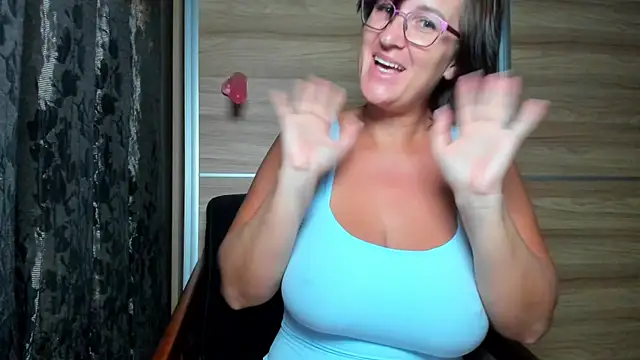 Chat XXX ao vivo de CurvyJules69