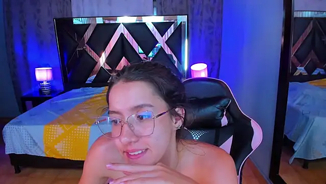 Czat XXX na żywo – Linda4Petite