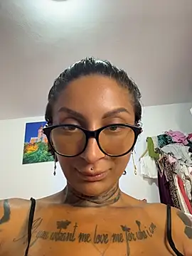 Lucky_Deniz Adlı Modelin Canlı XXX Sohbeti