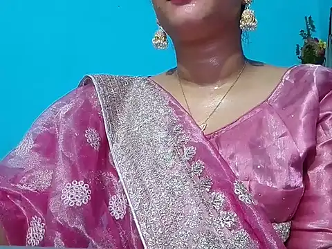 Adhiti_1's Live XXX Chat