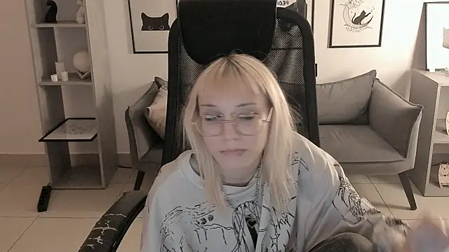 ReminaMeow's Live XXX Chat