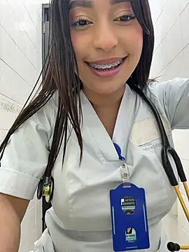 MiaCamille_ XXX чат на живо
