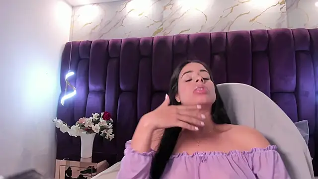 emma_castilloo Chat XXX live