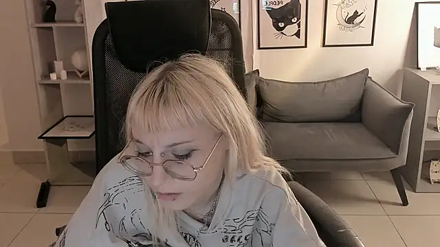 ReminaMeow Adlı Modelin Canlı XXX Sohbeti