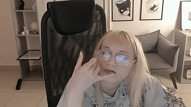 ReminaMeow's Live XXX Chat
