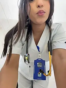 XXX chat uživo modela MiaCamille_