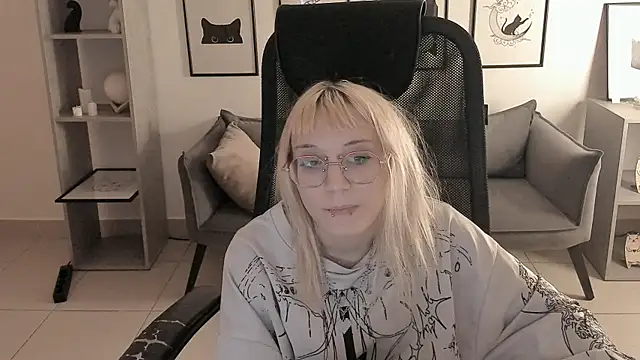 ReminaMeow's Live XXX Chat