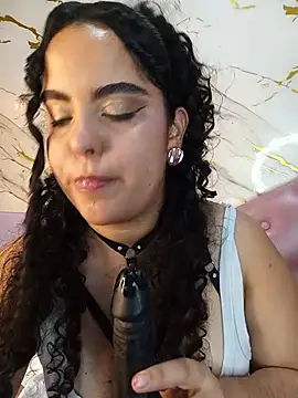 NicolleOverton's Live XXX Chat