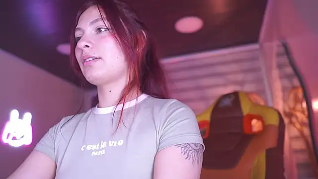 Rebecah_1のライブXXXチャット