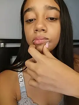 Zoe_Sweett18 Adlı Modelin Canlı XXX Sohbeti