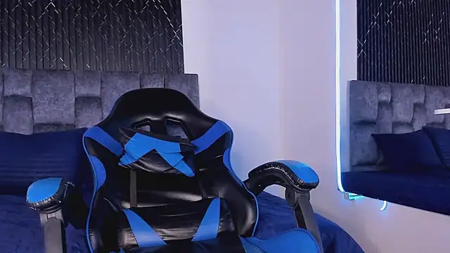 XXX chat uživo modela Alexxus_Smith