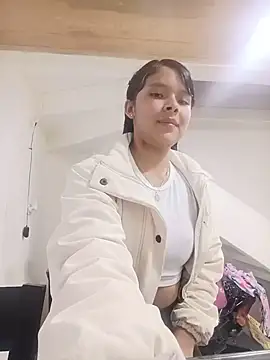 Madie_18 Adlı Modelin Canlı XXX Sohbeti
