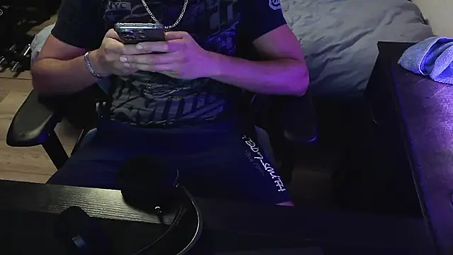 Yoloyo93's Live XXX Chat