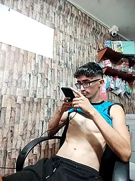 jhosuamoore Adlı Modelin Canlı XXX Sohbeti