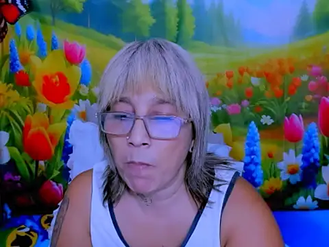 indianroxy's Live XXX Chat