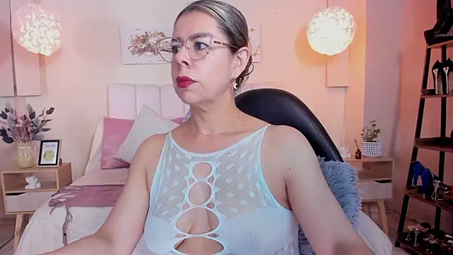 צ'אט XXX בשידור חי של RamonaSimons
