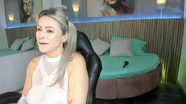 emma_fox84's Live XXX Chat