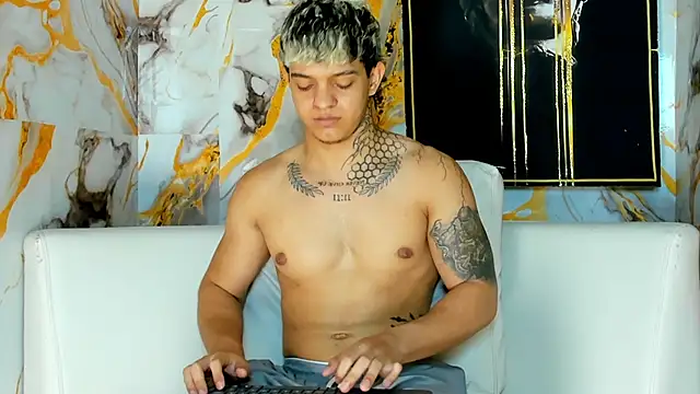 Noah__Browm élő XXX-chatje