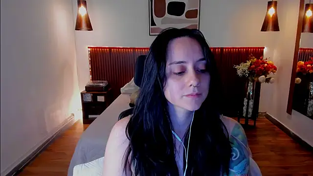 XXX chat uživo modela KatherineBond