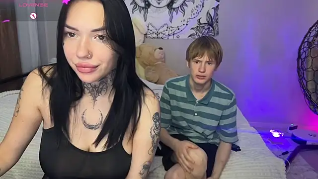 Laura_Key Pertunjukan Webcam