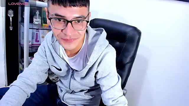 Czat XXX na żywo – Alexx_bigcockk
