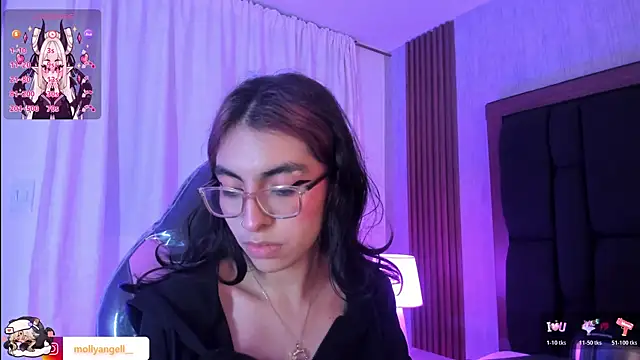 Molly_A Adlı Modelin Canlı XXX Sohbeti