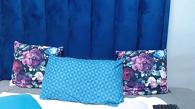 HotSmallTitsのライブXXXチャット