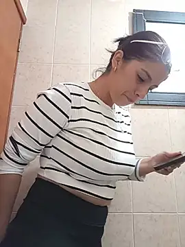 Nathaly_12's Live XXX Chat