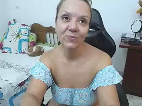 yeslluisa Chat XXX live