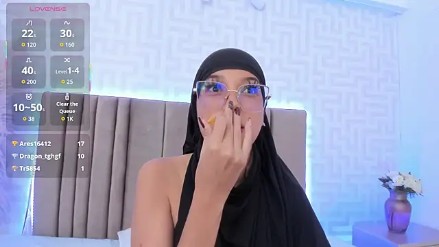 naishaa_ live XXX chat