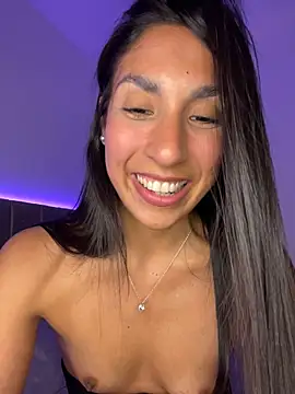 MaddyX__'s Live XXX Chat