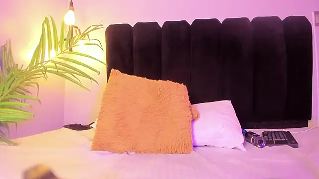 PeytonRouse1's Live Chat Room